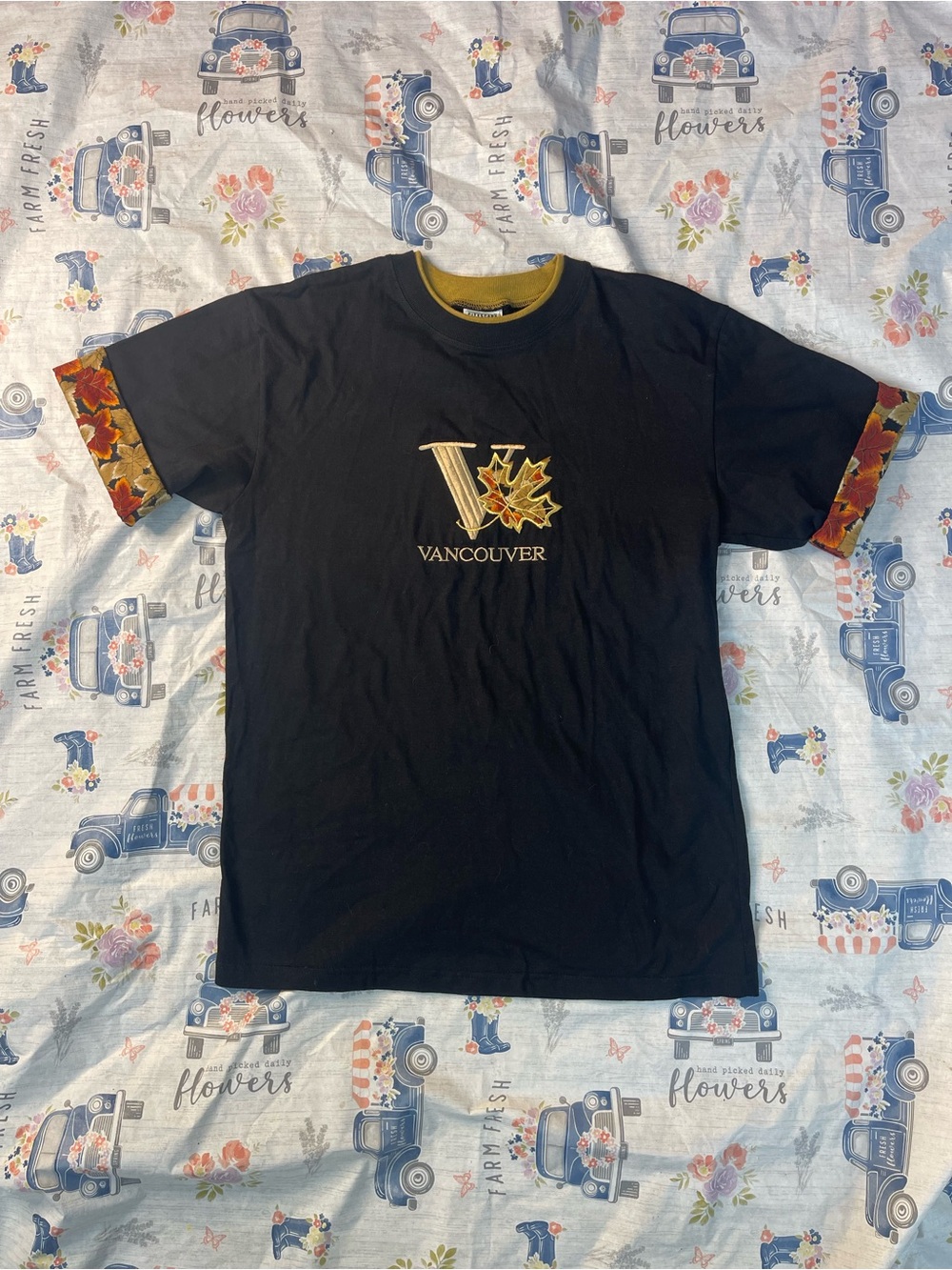 Vintage Vancouver Cityscape Embroidered Maple Leaf Layered Tee – Medium